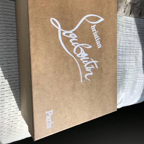 ❗️SOLD❗️Christian Louboutin silver sparkle heels! - Picture 3 of 7